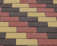 Фото укладки тротуарной плитки из трех цветов Лесенка